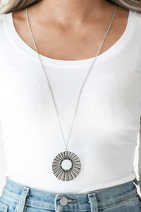 Paparazzi Jewelry - Chicly Centered - Multi